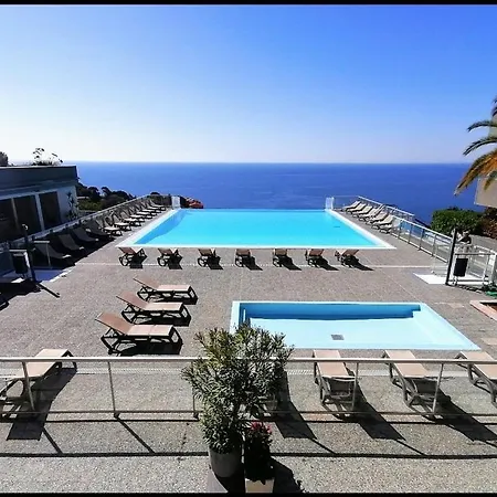 Terrasse Vue Mer, Piscine, Parking * Cap-d'Ail